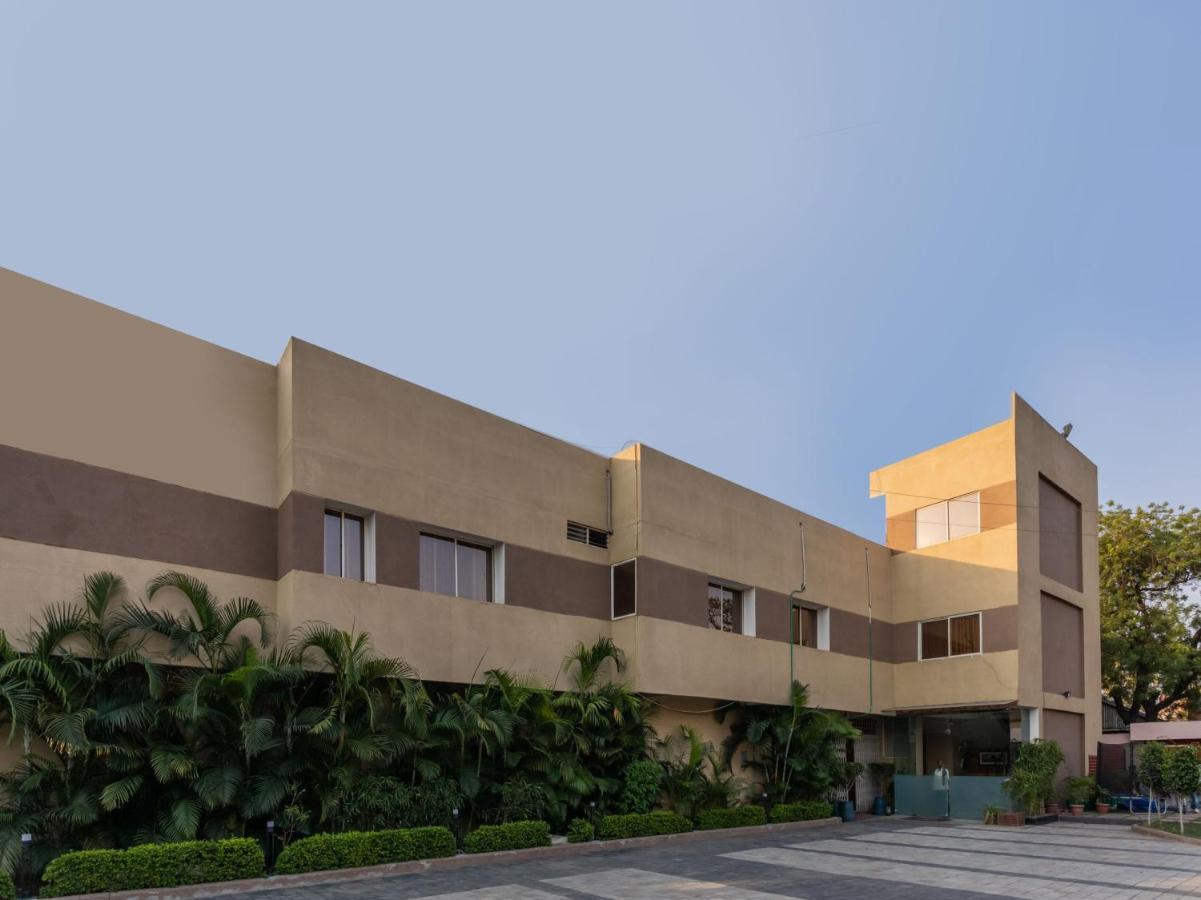 Spot On 73694 Hotel Prakash Szaharanpur Kültér fotó